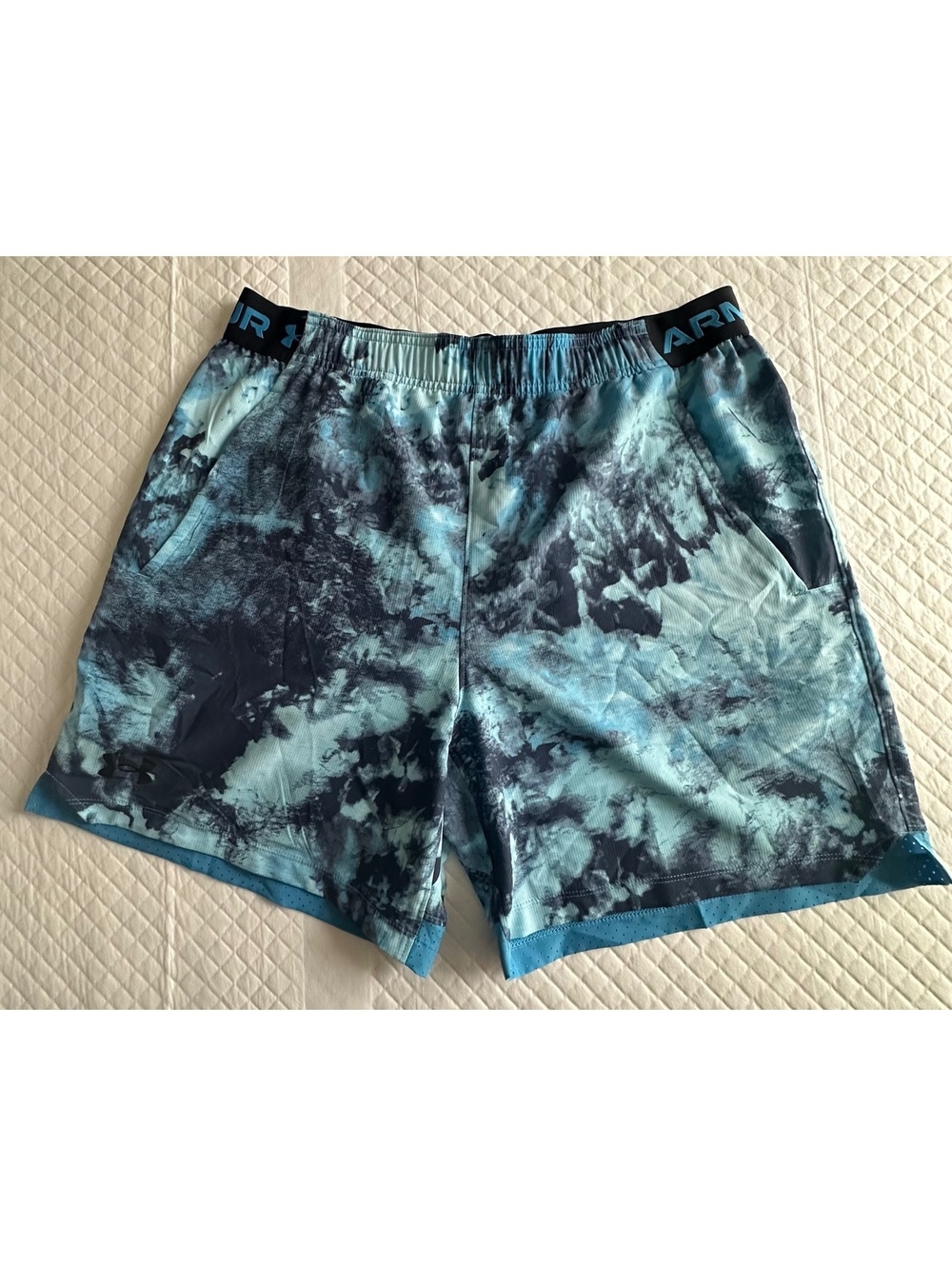 Under Armour Men's Athletic Shorts Blue Tie-Dye Size Medium
